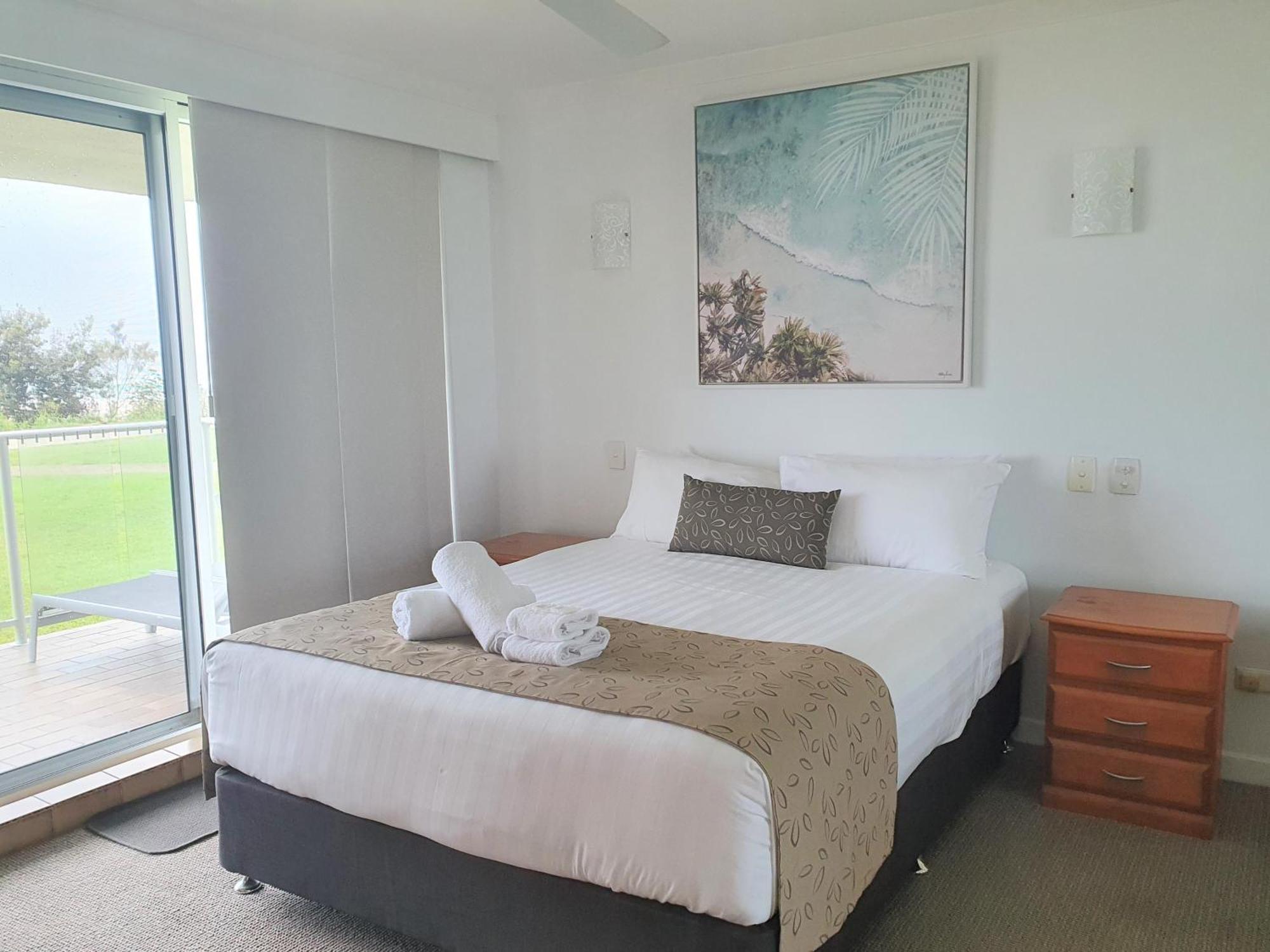 Pacific Surf Absolute Beachfront Apartments Гоулд Коуст Екстериор снимка