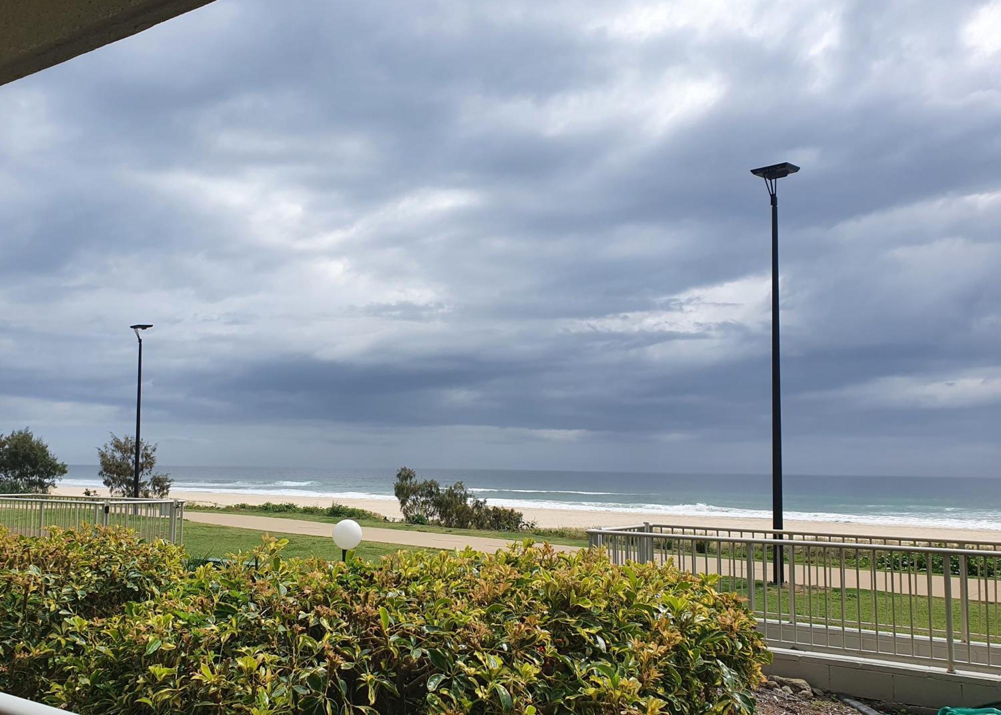 Pacific Surf Absolute Beachfront Apartments Гоулд Коуст Екстериор снимка