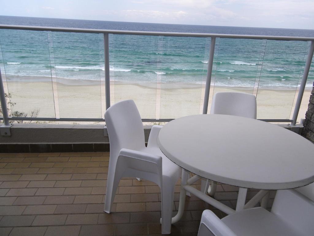 Pacific Surf Absolute Beachfront Apartments Гоулд Коуст Екстериор снимка