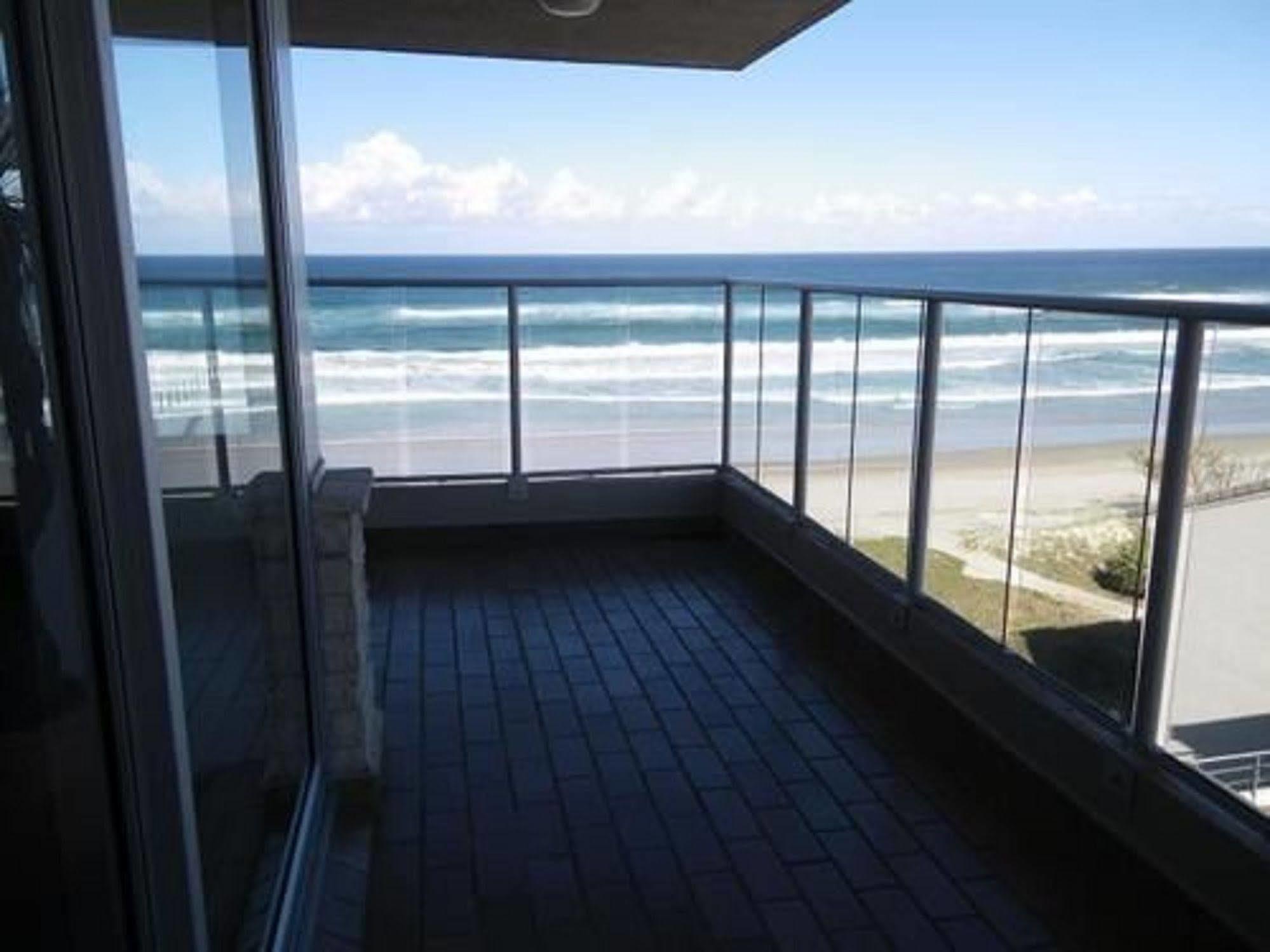 Pacific Surf Absolute Beachfront Apartments Гоулд Коуст Екстериор снимка