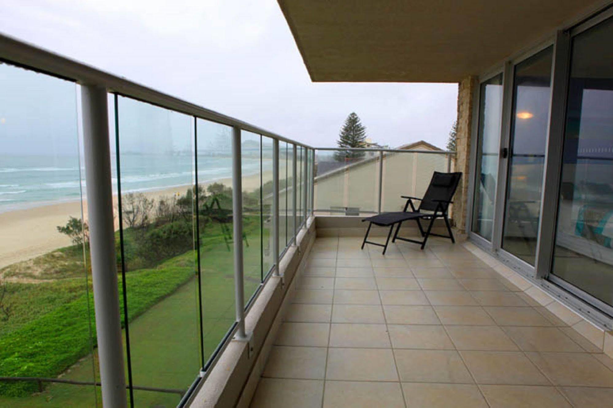 Pacific Surf Absolute Beachfront Apartments Гоулд Коуст Екстериор снимка